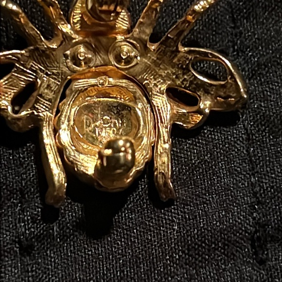 Joan River brooch - Picture 2 of 3